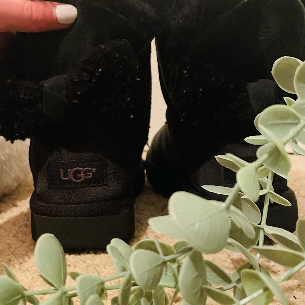BLACK UGGS - Picture 7 of 7
